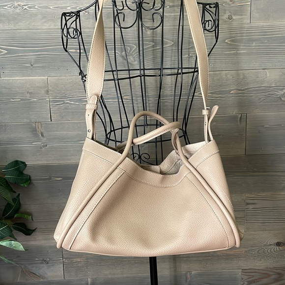 Handbags - EUC beige Crossbody/satchel